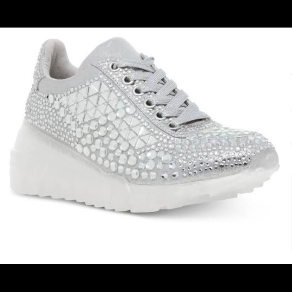 Never worn Steve Madden Women’s Carissa Rhinestone Sneaker - size 8.5M
